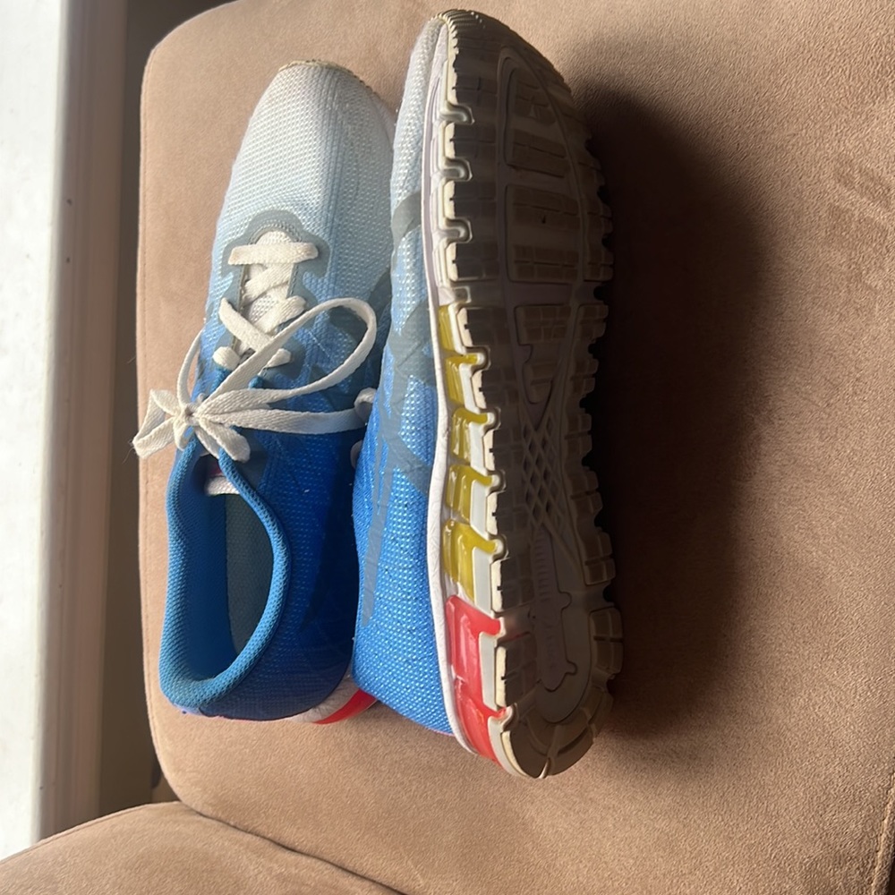 ASICS running shoe - Picture 3 of 4